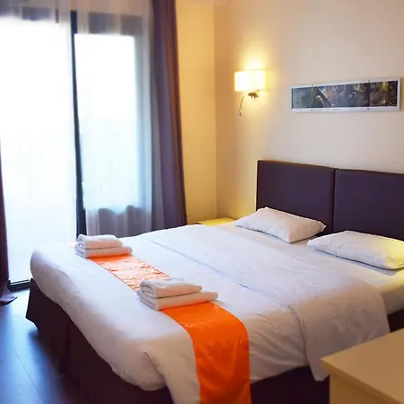 Logis Hotel Restaurant Le Top Du Roulier 3* Capendu