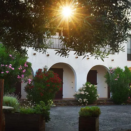 Hotel Logis Hotel Restaurant Le Top Du Roulier Capendu